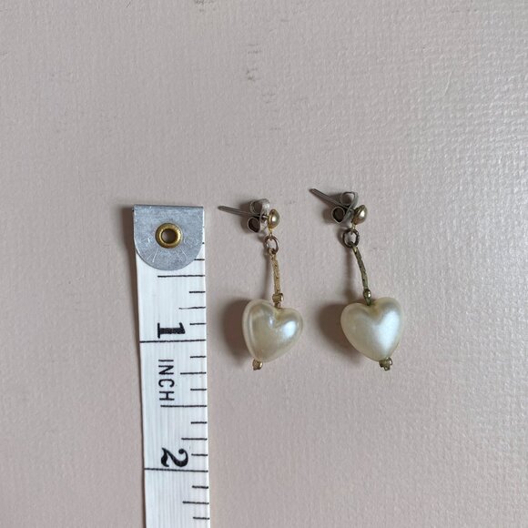 vintage heart-shaped pearl drop earrings - Picture 3 of 3